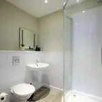 F4 Contractor & Team Flat - 4 Separate Beds - Parking & 1gb Wifi * 哈罗盖特