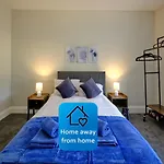 F4 Contractor & Team Flat - 4 Separate Beds - Parking & 1gb Wifi 公寓 *