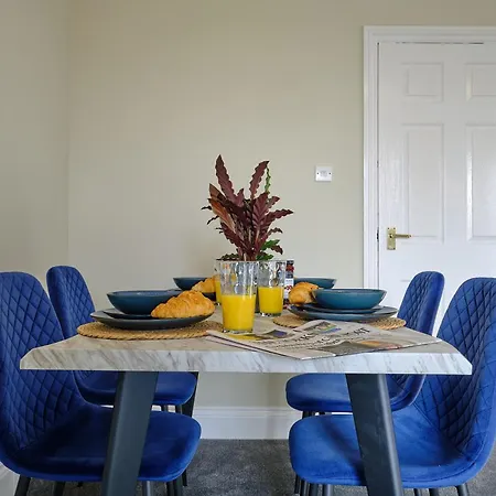 F4 Contractor & Team Flat - 4 Separate Beds - Parking & 1gb Wifi *