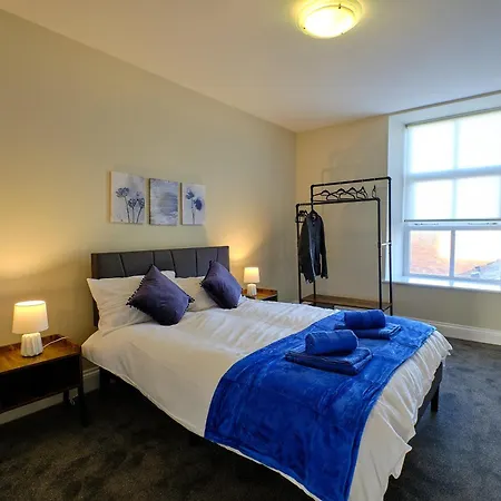 Contractor & Team Flat - 4 Separate Beds - Parking & 1gb Wifi Lägenhet *