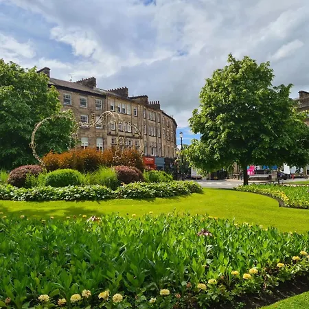 Contractor & Team Flat - 4 Separate Beds - Van Parking & 1Gb Wifi ハロゲート