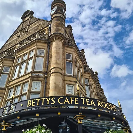 Contractor & Team Flat - 4 Separate Beds - Van Parking & 1Gb Wifi アパート *