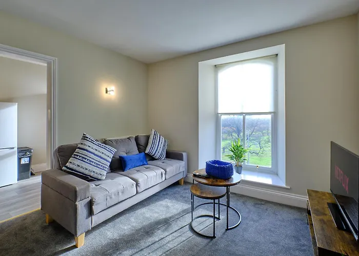 F4 Contractor & Team Flat - 4 Separate Beds - Parking & 1gb Wifi Apartment