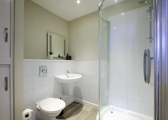 F4 Contractor & Team Flat - 4 Separate Beds - Parking & 1gb Wifi * Harrogate