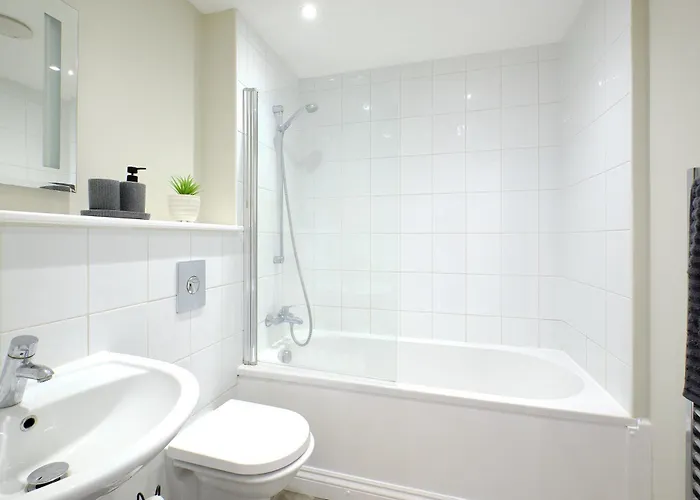 F4 Contractor & Team Flat - 4 Separate Beds - Parking & 1gb Wifi