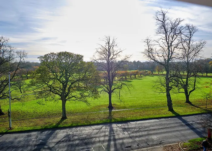 F4 Contractor & Team Flat - 4 Separate Beds - Parking & 1gb Wifi Apartment