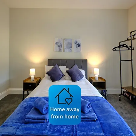 F4 Contractor & Team Flat - 4 Separate Beds - Parking & 1gb Wifi Apartament *